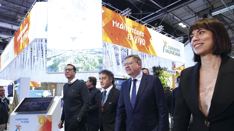 Ximo Puig estuvo presente en el stand de Valenciaport, conjunto con el resto de AAPP en el stand de Puertos del Estado. Foto: DP.