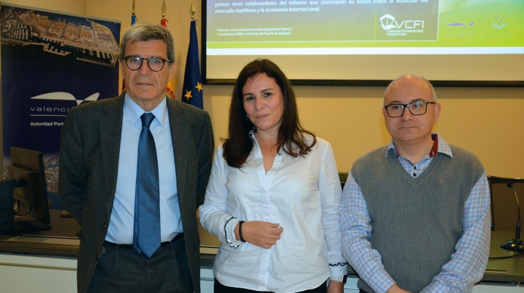 Aurelio Martínez, presidente de la Autoridad Portuaria de Valencia; Amparo Mestre, directora de Inteligencia de Mercado de la Fundación Valenciaport; y Vicente Pallardó, analista de coyuntura económica del Instituto de Economía Internacional (IEI) e investigador senior de la Universitat de València. Foto: Raúl Tárrega.