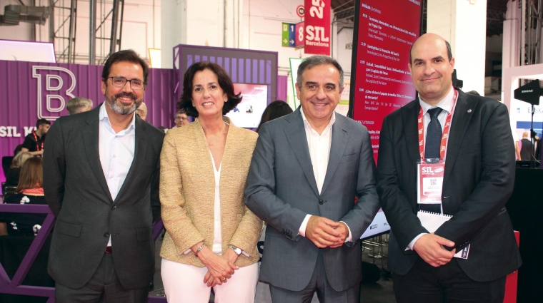 De izquierda a derecha, Javier Gándara, presidente de ALA; Elena Seco, directora general de ANAVE; Ramón Valdivia, vicepresidente ejecutivo de ASTIC; y Miguel Jiménez, director de Diario del Puerto. Foto B.C.