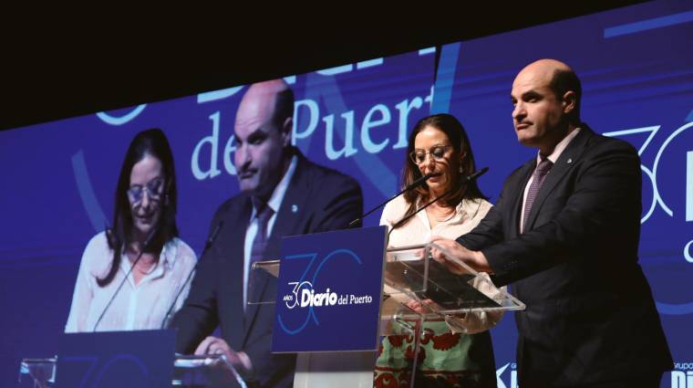 Magda Tatay, directora general Editorial de Grupo Diario, y Miguel Jiménez, director de Diario del Puerto, presentaron los premios.