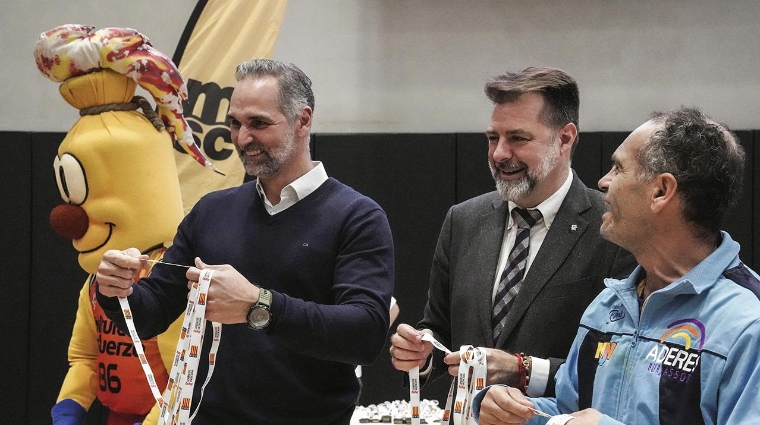 De izquierda a derecha: Víctor Luengo, director Institucional y exjugador del Valencia Basket; Ignacio Ballester, subdirector de MSC España y Ricardo, jugador del equipo Aderes Burjassot ADERES (Asociación Deportiva, Rehabilitadora y Social).