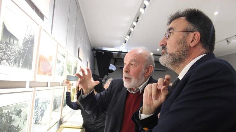 Joan Alemany, comisario de la exposición “Port y fotografía” y Lluís Salvadó, presidente de Port de Barcelona. Foto J.P.M.