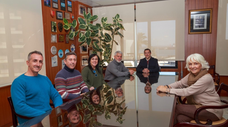 Un momento de la reunión mantenida entre representantes del sindicato y la presidenta de la Autoridad Portuaria de la Bahía de Cádiz.