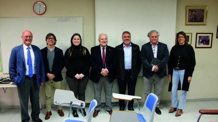 Jorge Selma, secretario y asesor jurídico de ATEIA Valencia; Rafael Solaz y Clara Rocher, miembros del comité ejecutivo; Luis Rosa, presidente de ATEIA-OLTRA Valencia; Ernesto Peris, vicepresidente de ATEIA-OLTRA Valencia; Enric Ticó, presidente de FETEIA-OLTRA y Blanca Guitart, directora de FETEIA-OLTRA. Foto Arturo García.