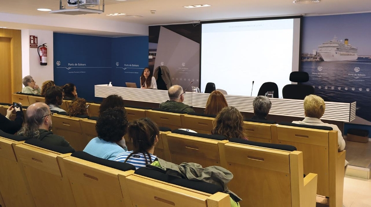 Con la jornada “El mar en femenino: Pescaderas, patronas y pescadoras” el archivo de la Autoridad Portuaria de Baleares ha puesto de manifiesto la importancia de la mujer en la comunidad pesquera.