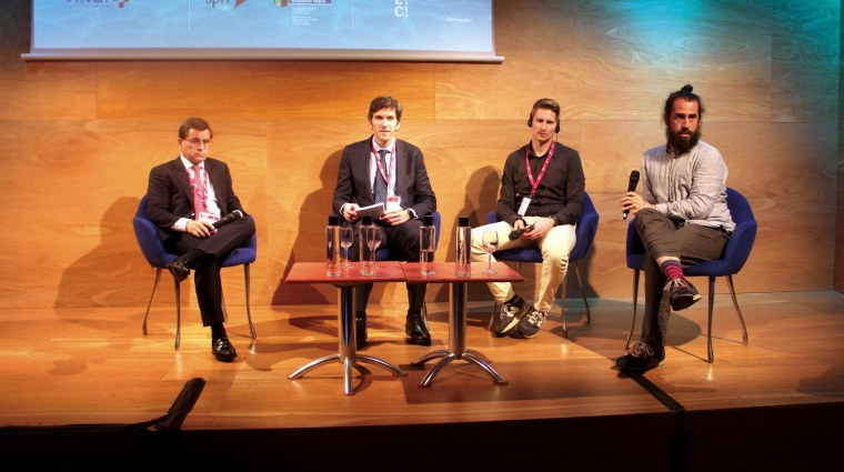 De izquierda a derecha, José Ramón Iribarren, Siport21; Javier Erice, IDOM; Stefan van Hooydonck, Puerto de Amberes-Brujas; y Alex Gárate, Ingreen. Foto J.P.