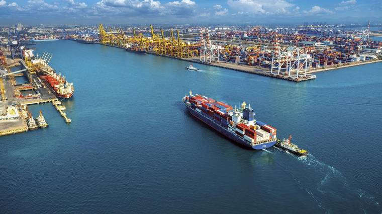Las asociaciones de cargadores demandan a las navieras un aumento en la calidad de sus servicios.