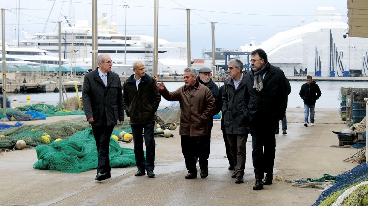 Jose Alberto Carbonell, director general del Port de Barcelona; Valentí Fontserè, director de el Área Técnica y Innovación de COMSA Corporación; José Manuel Juárez, Patró Major de la Cofraria de Pescadors de Barcelona; Segi Tudela, director general de Política Marítima y Pesca Sostenible; y Lluís Salvadó, presidente de la Autoridad portuaria de Barcelona. Foto: J.P.