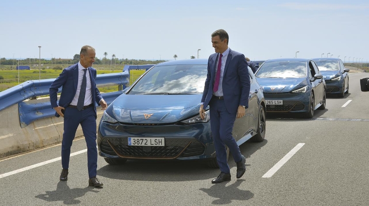 Herbert Diess, presidente del Grupo Volkswagen; y Pedro Sánchez, presidente del Gobierno, el pasado mes de mayo durante la presentación en Sagunto del proyecto de la gigafactoría. Foto: Raúl Tárrega.