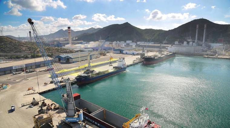 Los 46 puertos de interés general del sistema portuario movieron 544.536.918 toneladas en 2021.