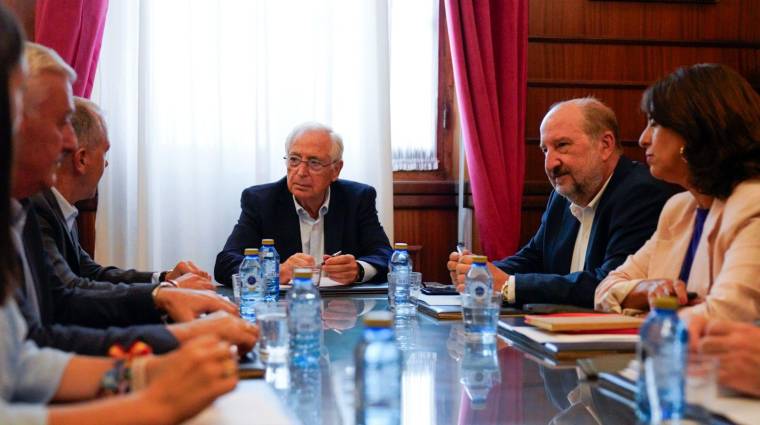 Un momento de la primera reunión del nuevo Consejo de Gobierno de Melilla celebrada hoy.
