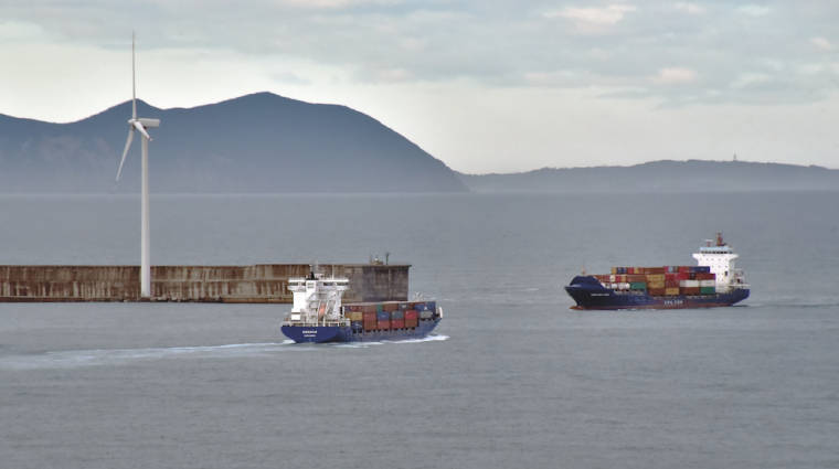 Los contenedores de import/export, 5,2 millones de TEUs y, los graneles s&oacute;lidos, siguen empujando el crecimiento del tr&aacute;fico portuario. En la imagen, el Puerto de Bilbao.