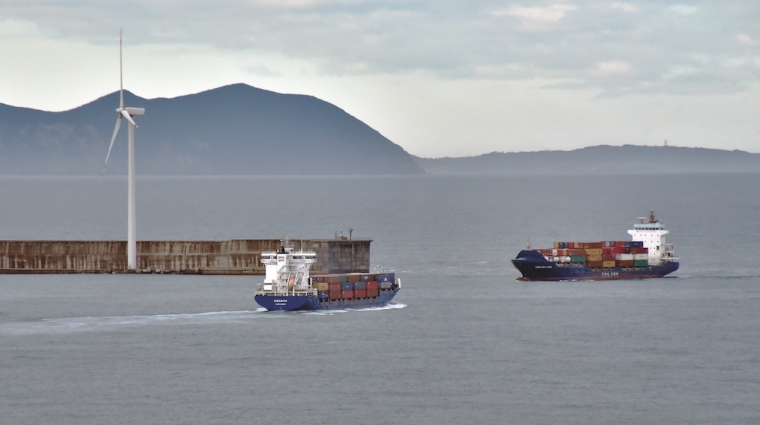 Los contenedores de import/export, 5,2 millones de TEUs y, los graneles s&oacute;lidos, siguen empujando el crecimiento del tr&aacute;fico portuario. En la imagen, el Puerto de Bilbao.