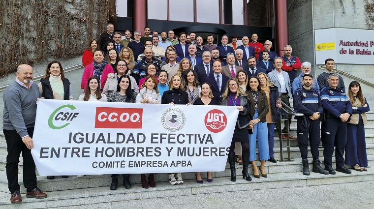 Tras la reunión, el Consejo de Administración de la APBA se ha unido a la concentración que, como cada año, con motivo del Día Internacional de la Mujer realiza la plantilla de la APBA.