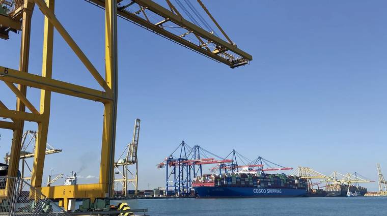 El tráfico de contenedores ha superado los 1,7 millones de TEUs hasta abril. Foto Valenciaport.
