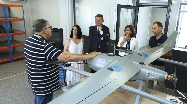 Puig ha estado acompañado por la consellera Rebeca Torró y la directora de Aerocas, Blanca Marín.