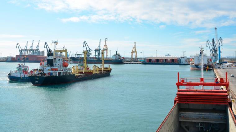 La operativa en el Puerto de Sagunto ha comenzado a verse afectada por la huelga convocada por los trabajadores de Amarradores del Puerto de Sagunto. Foto: DP.