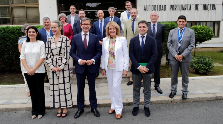 Puerto de Huelva expone sus proyectos al consejero de Política Industrial y Energía