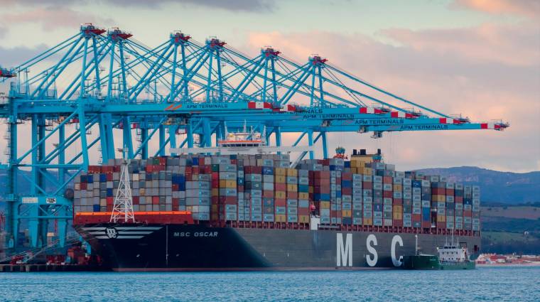 MSC ha superado por vez primera a Maersk como primera naviera del mundo.