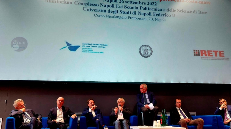 El alcalde de València, Joan Ribó, ha intervenido hoy en la Naples Shipping Week, junto a los alcaldes de otras ciudades europeas.