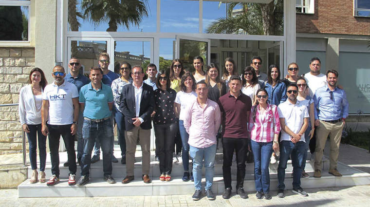 Los alumnos del M&aacute;ster visitaron el pasado viernes el Puerto de Alicante y estuvieron con su director, Carlos Eleno.