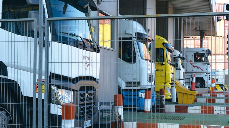 La federaci&oacute;n de transporte conf&iacute;a que las gestiones entre Autoridad Portuaria de Valencia y terminales desencalle el conflicto. Foto: Ra&uacute;l T&aacute;rrega.