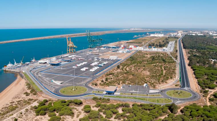 Vista aérea de los accesos al Muelle Sur del Puerto de Huelva.