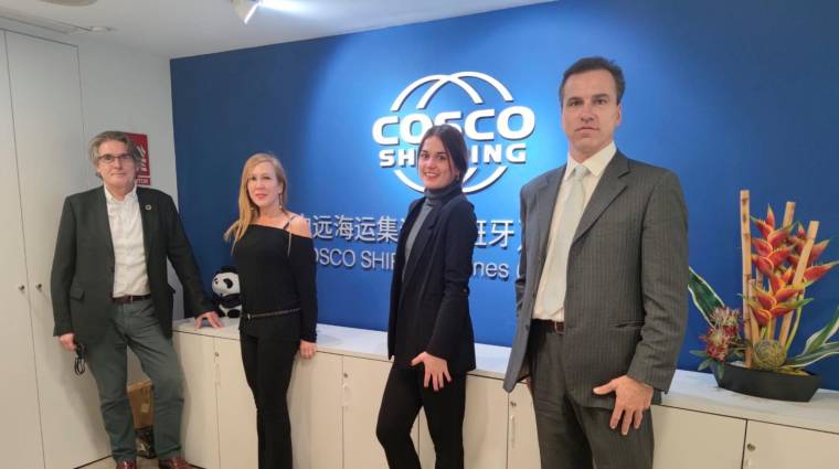 Albert Oñate, general manager de COSCO Shipping Lines Spain; Gemma Coll, financial manager de COSCO Shipping Lines Spain, y Gloria Mercadal y Albert Badia, de AACNI.