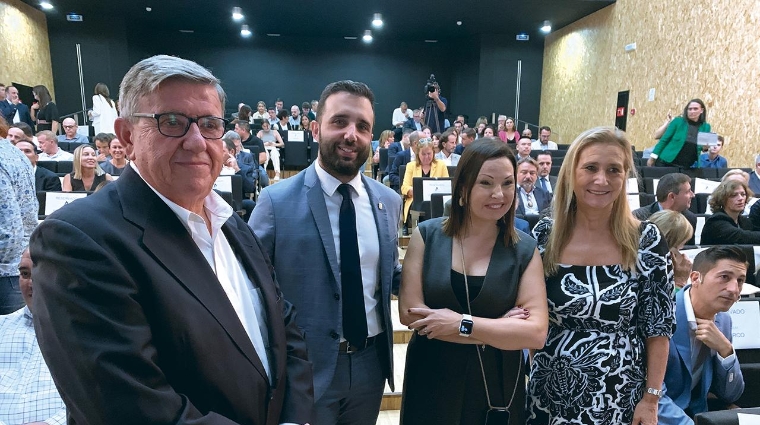 Néstor Martínez, subdirector general de la APV; Darío Moreno, alcalde de Sagunto, Cristina Plumed, presidenta de Asecam y Eva Blasco, presidenta de CEV Valencia. Foto: J.C.P.