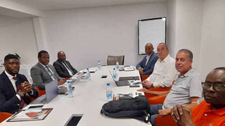 Responsables de GUCE Camerún y de las empresas Portel Logistic Technologies, Portel África e ITGStore, en la sesión de trabajo del pasado día 19.