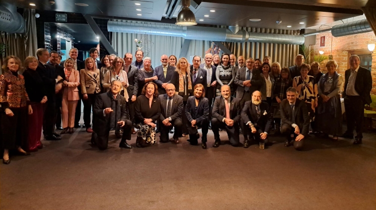 Más de 40 personas, entre socios y socias con sus acompañantes, asistieron este viernes a la VII Cena Benéfica del Propeller Club del País Vasco-Port of Bilbao.