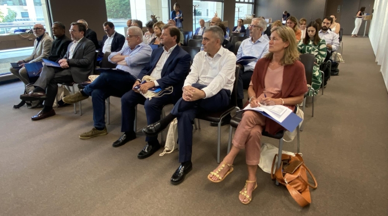 Asistentes a la reunión celebrada en la sede de la APB.