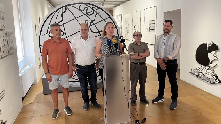 Diego Lavado, sobrino de Quino; Juan Manuel Cerdá, alcalde de Benicarló; Maite Pellicer, regidora de Cultura de Benicarló; Juan García, director Instituto Quevedo del Humor de la Universidad de Alcalá de Henares y José Martín Robles, del departamento de Comunicación y de Relaciones Externas de Valenciaport, han inaugurado la exposición.