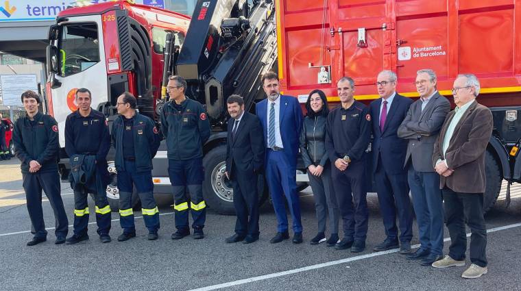 Acto de entrega del nuevo camión por parte del Port de Barcelona a Bomberos de Barcelona.