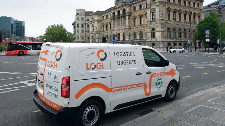 Con el apoyo del Ayuntamiento de Bilbao, Grupo LOGI puso recientemente en circulación una nueva furgoneta 100% eléctrica para el reparto de la última milla en el corazón comercial de la Villa.
