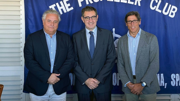 Enric Ticó, presidente de FETEIA, Carmelo González, presidente de transporte y mercancías en CNCT y Gonzalo Sanchís, presidente de Propeller Club de Barcelona.