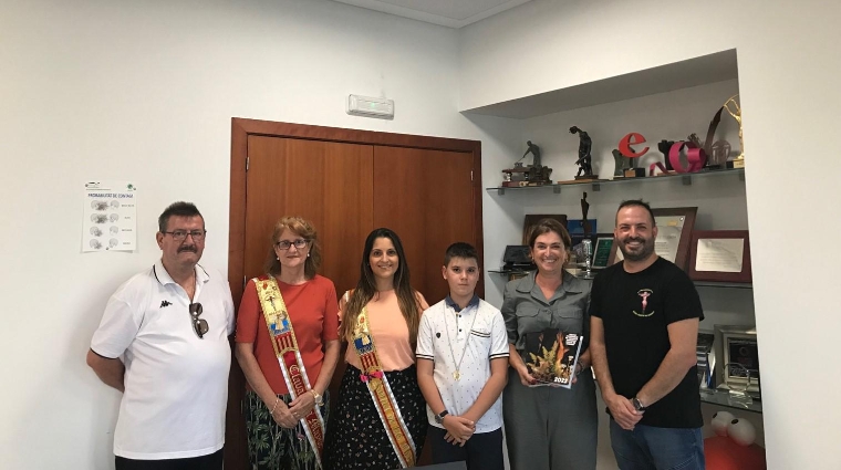 Un momento del encuentro entre representantes de la APV y la Comisión de las Fiestas en honor al Santísimo Cristo de Nazaret.