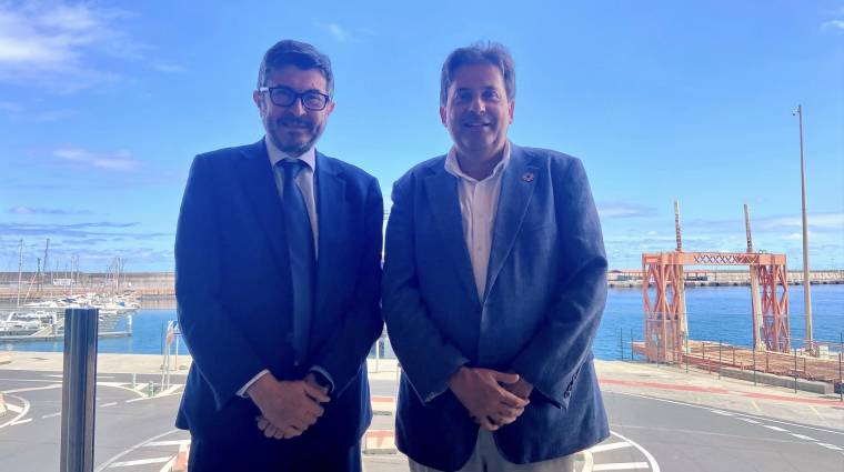El presidente de Puertos del Estado, Álvaro Rodríguez Dapena, y el presidente de la Autoridad Portuaria de Las Palmas, Luis Ibarra, se reunieron ayer para aprobar el Plan de Empresa de la APLP.