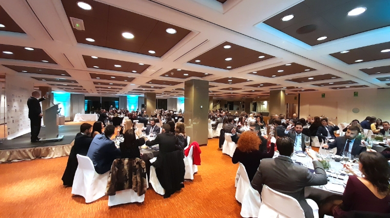 Casi 200 profesionales del sector log&iacute;stico se dieron cita en la primera Cena Ben&eacute;fica tras la pandemia. Foto: Ra&uacute;l T&aacute;rrega.