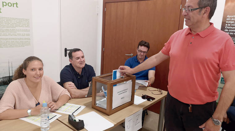 Un momento de las elecciones celebradas la pasada semana en la sede de la Autoridad Portuaria de Valencia.