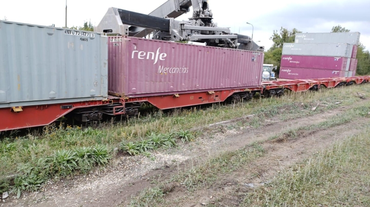 Los dispositivos se colocarán en 222 locomotoras y 678 vagones, incluyendo medios y equipamiento de generación de energía renovable para su alimentación.