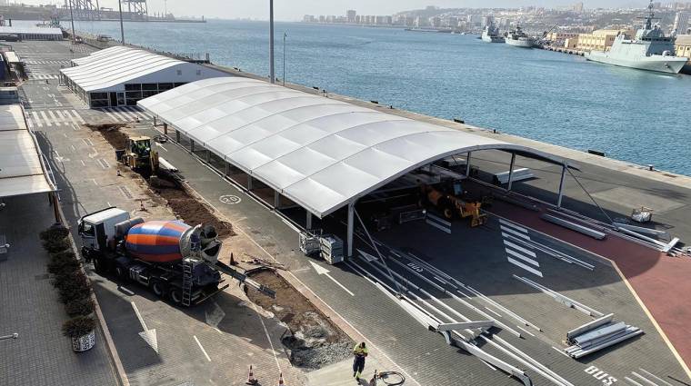 La Autoridad Portuaria de Las Palmas ultima el montaje de las estructuras provisionales que darán servicio al tráfico de cruceros en los próximos meses.