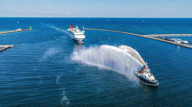 El remolcador offshore &ldquo;VB BREMEN&rdquo; dio la bienvenida y escolt&oacute; al ferry &ldquo;Hansa Destinations&rdquo;, de AB Gotland, en su viaje inaugural desde Estocolmo a Rostock el pasado 31 de agosto. Foto: Andr&eacute; Scheel, capit&aacute;n de Boluda Towage.