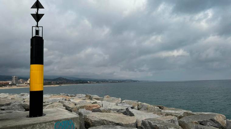 Almarín renueva los balizamientos marítimos en los puertos de Vilanova i la Geltrú, Arenys de Mar y Mataró