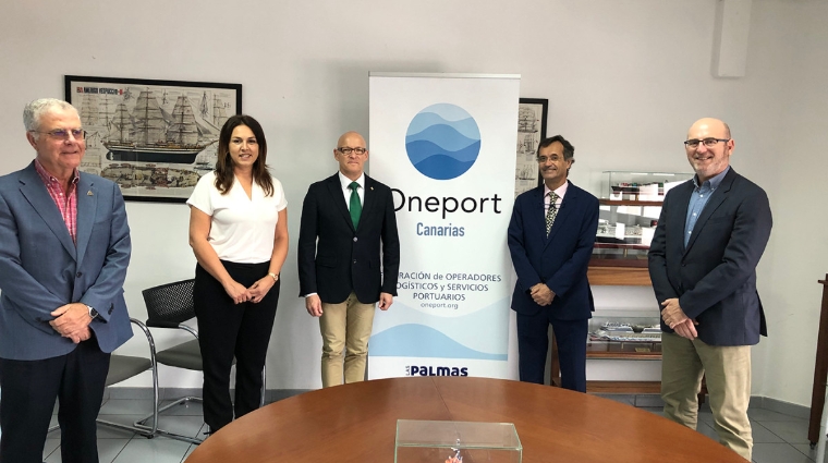 Jos&eacute; Mayor, presidente de Oneport, y Patric Ruschenp&ouml;hler, directoe de Fairplay (segundo y tercero por la derecha) junto a representantes de la asociaci&oacute;n.