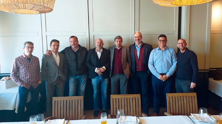 Jordi Llopis, Paco N&uacute;&ntilde;ez, Jos&eacute; Antonio Jimeno, Gabi Ortega, Jaume Sistan&eacute;, Paco Prado, Joan Cantarell y Juan Carlos Sarmenter durante la reuni&oacute;n.