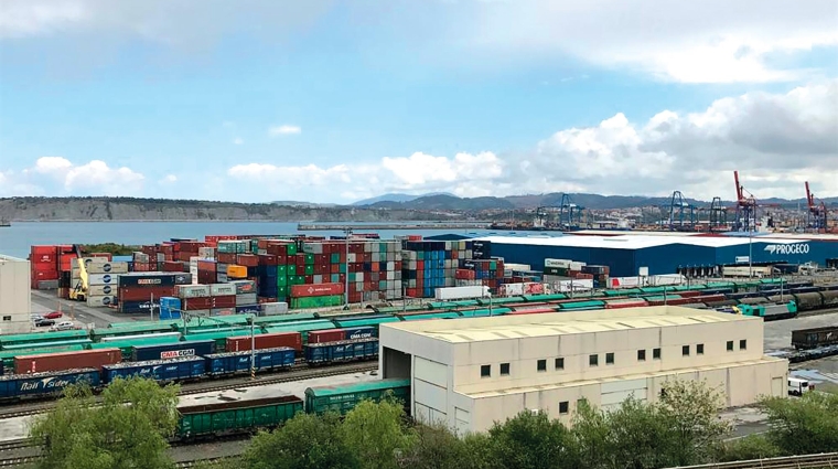 Progeco Bilbao goza de una privilegiada ubicación a pie de muelle y próxima a la terminal ferroviaria de Adif.