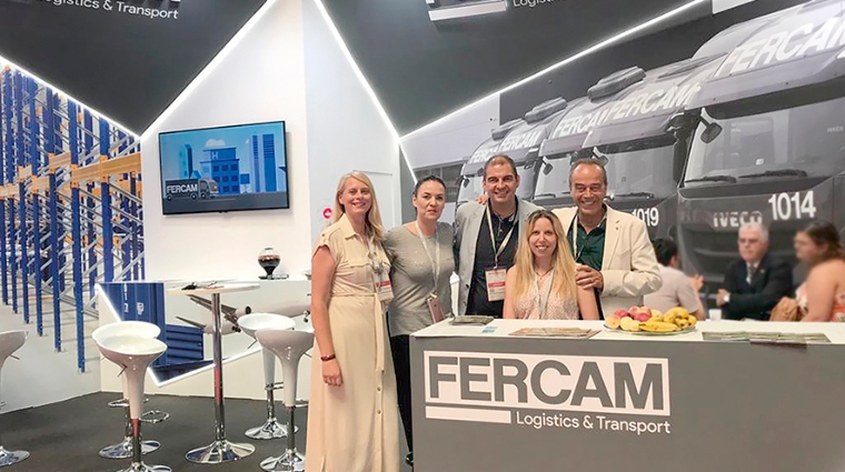 Krystyna Piworovicz, Sales de Fercam; Romina Garc&iacute;a, departamento Mar&iacute;timo de Fercam; Jordi Llaurad&oacute;, Sales y Development Manager de Fercam; Vanessa Melero, Sales de Fercam; y Xavier Majem, Country Manager de Fercam, en el stand de Fercam en el SIL.