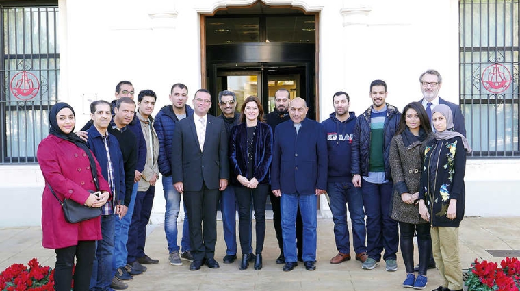 Los alumnos del curso acompa&ntilde;ados por el director de la Fundaci&oacute;n Valenciaport, Vicente del R&iacute;o; la directora de Formaci&oacute;n, Ana Rumbeu; y el director de Formaci&oacute;n de la Academia &Aacute;rabe para las Ciencias, las Tecnolog&iacute;as y el Transporte Mar&iacute;timo, Alaa Morsy.