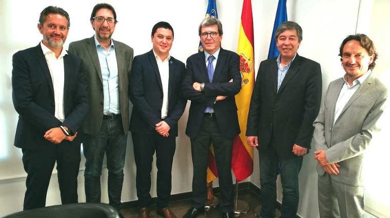 En la fotograf&iacute;a, de izquierda a derecha, Miguel Gar&iacute;n (Fundaci&oacute;n Valenciaport); Alejandro Ok (puerto de Buenos Aires); N&eacute;stor Lagra&ntilde;a, (puerto de Ushuaia); Aurelio Mart&iacute;nez (presidente de Valenciaport); Angel Elias (Consejo Portuario Argentino) y Antonio Torregrosa (Fundaci&oacute;n Valenciaport).